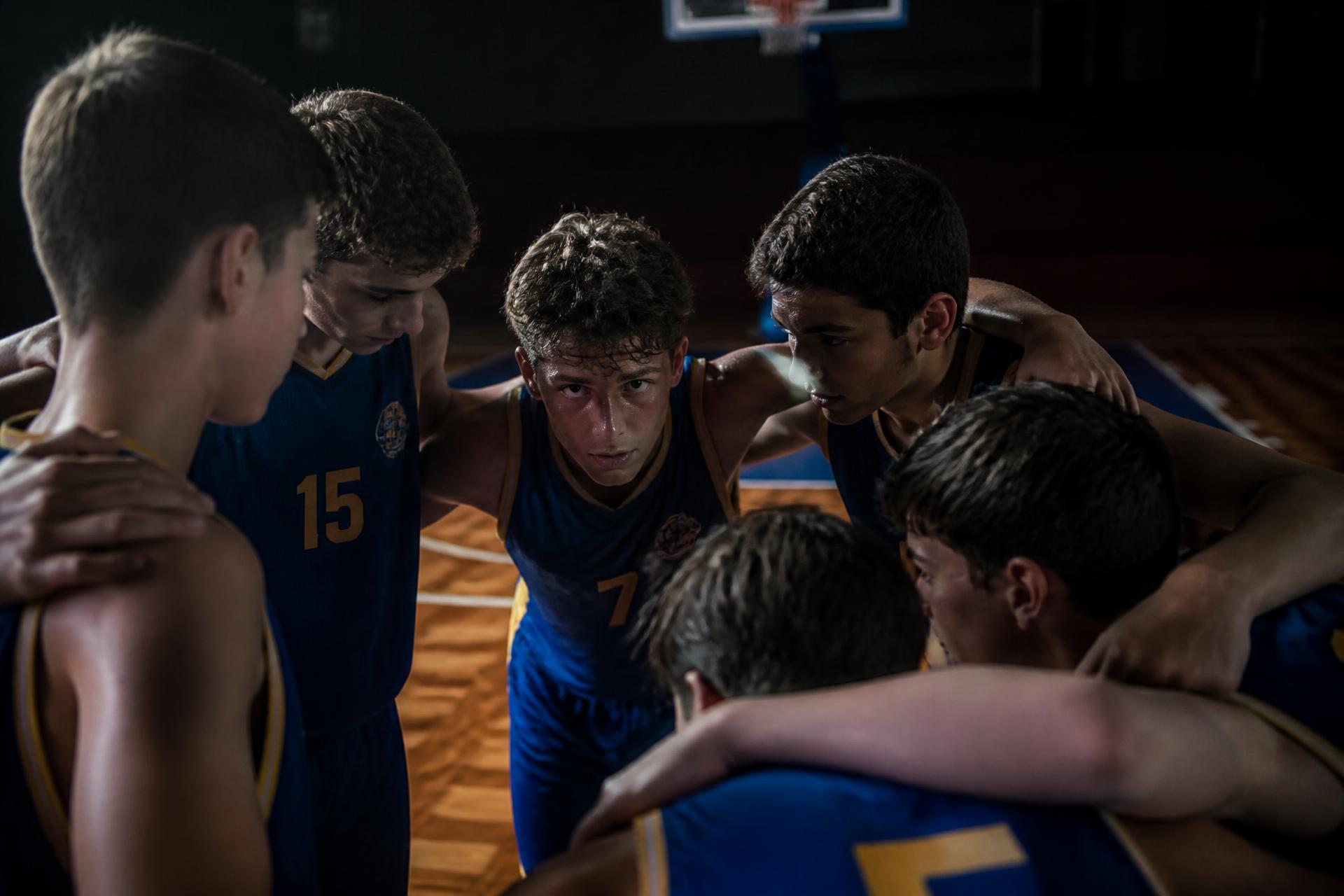 Huddle della squadra Virtus Ariccia Basket sul parquet